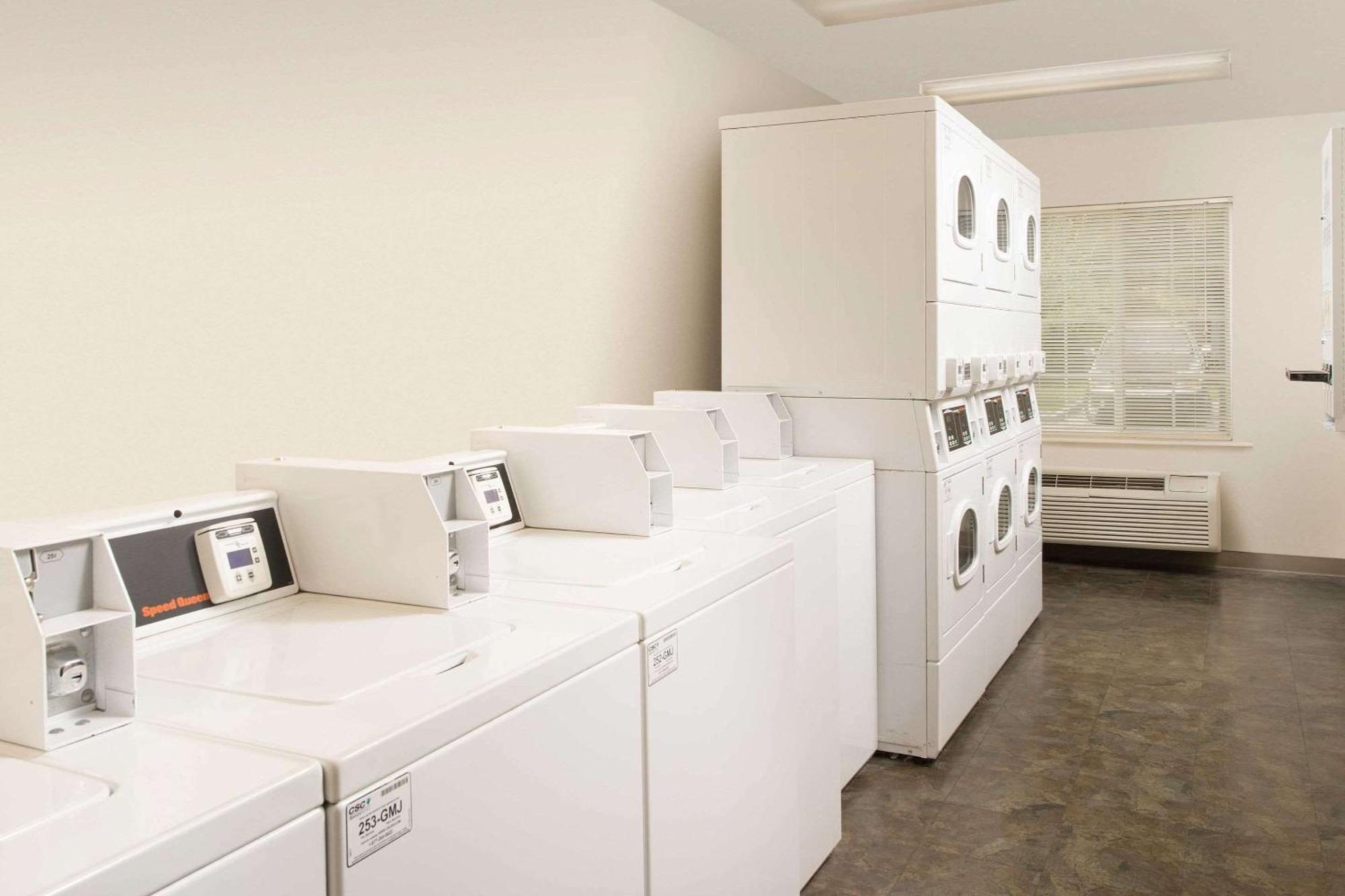 Woodspring Suites Savannah Garden City מראה חיצוני תמונה